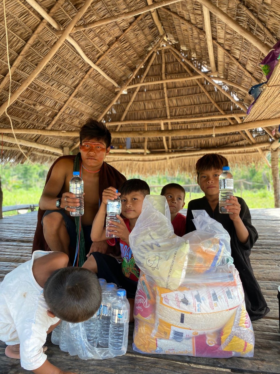 Avião de grande porte da FAB está indo junto com a equipe do Dsei a comunidades indígenas isoladas — Foto: Divulgação