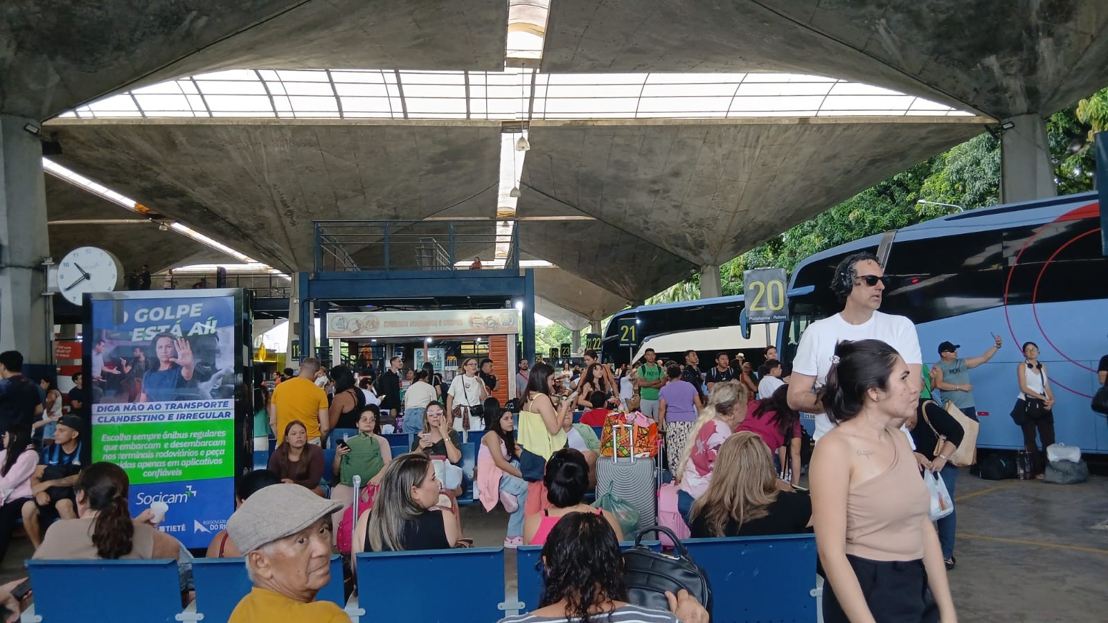 Passageiros enfrentam atraso de mais de 2 horas na rodoviária de Fortaleza neste feriadão