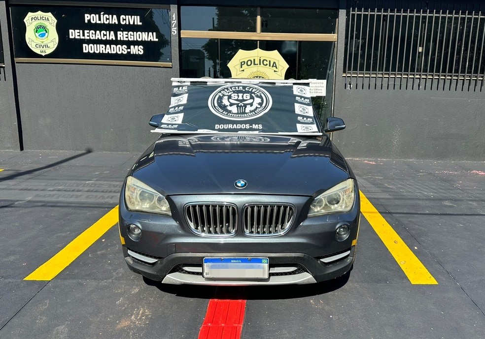BMW avaliada em R$ 200 mil é recuperada em MS após ser adquirida em comercialização suspeita de estelionato, em Junqueirópolis (SP) — Foto: Polícia Civil