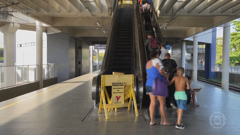 Dias após morte de idoso em escada rolante no metrô do Recife, Fantástico flagrou elevadores e escadas interditadas — Foto: Fantástico