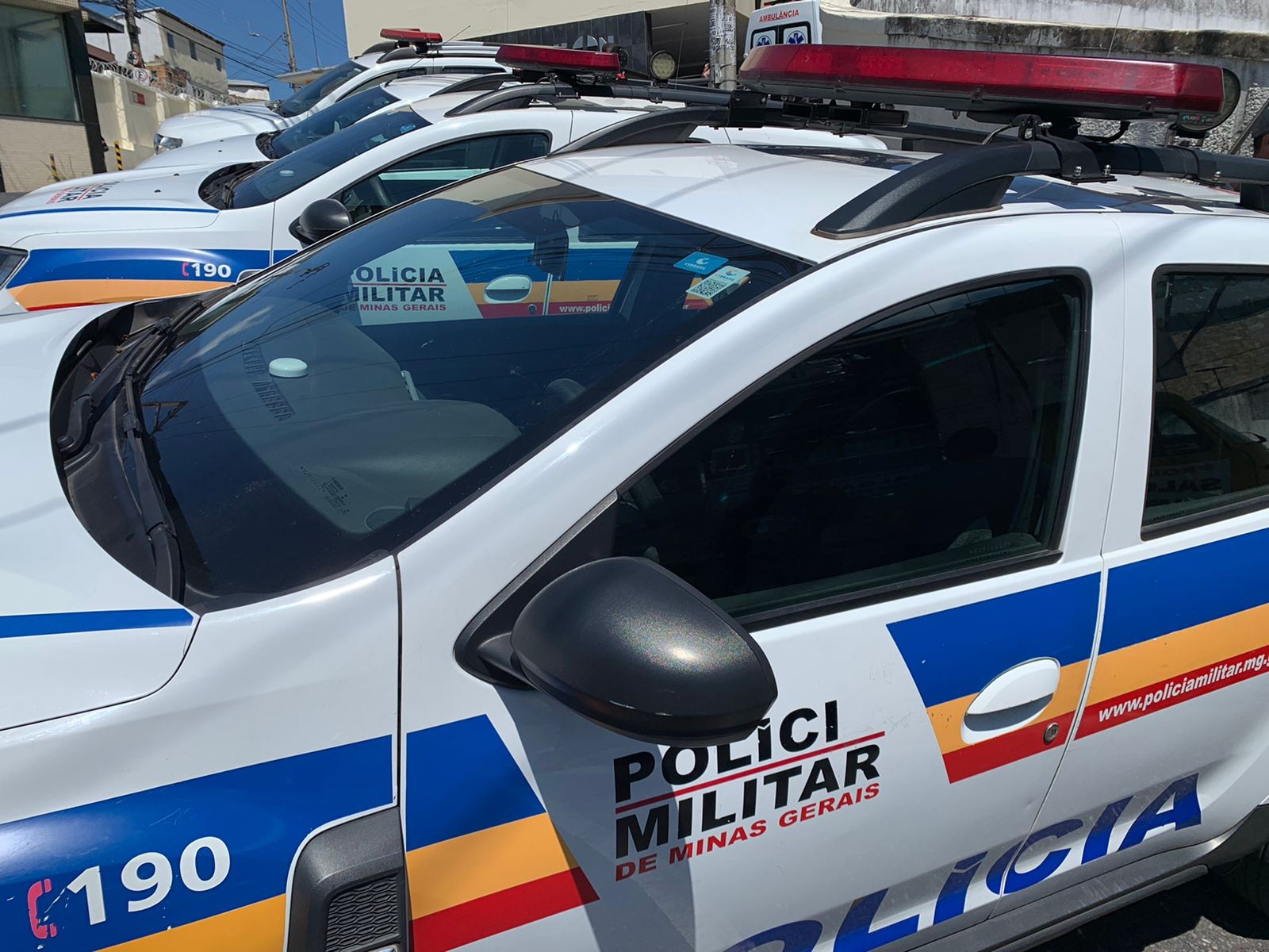 Homem em surto psicótico e policial militar são baleados em Montalvânia | Grande Minas