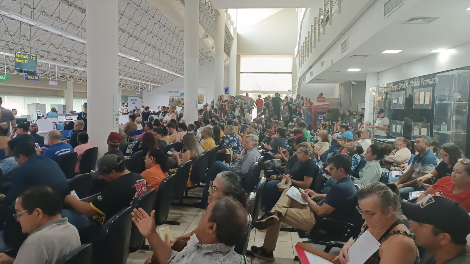 Refis 2025: último dia para regularizar dívidas com desconto tem fila extensa em Campo Grande