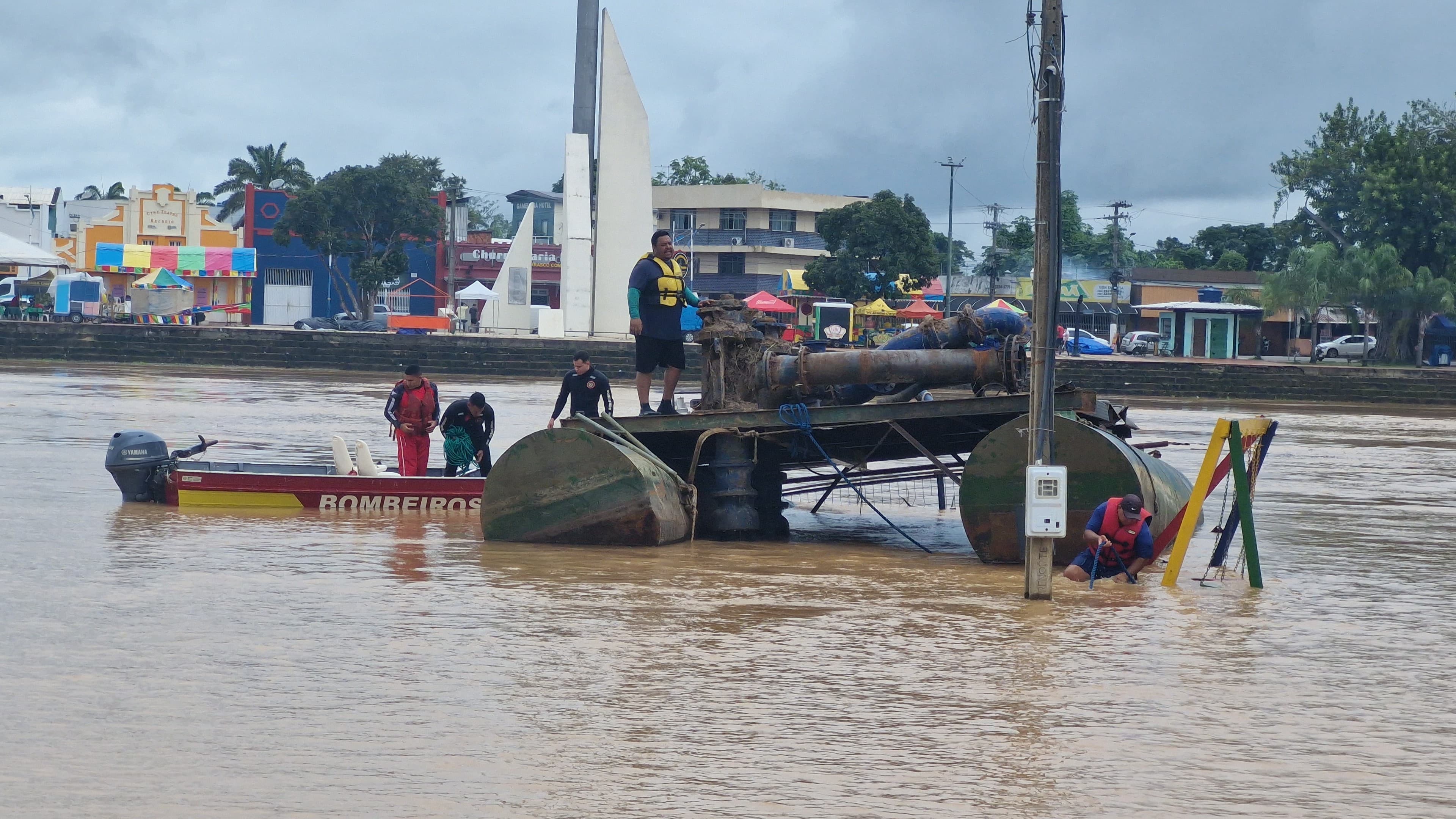 Mais de 300 mil moradores de Rio Branco seguem sem água após problemas nas bombas: 'sufoco'