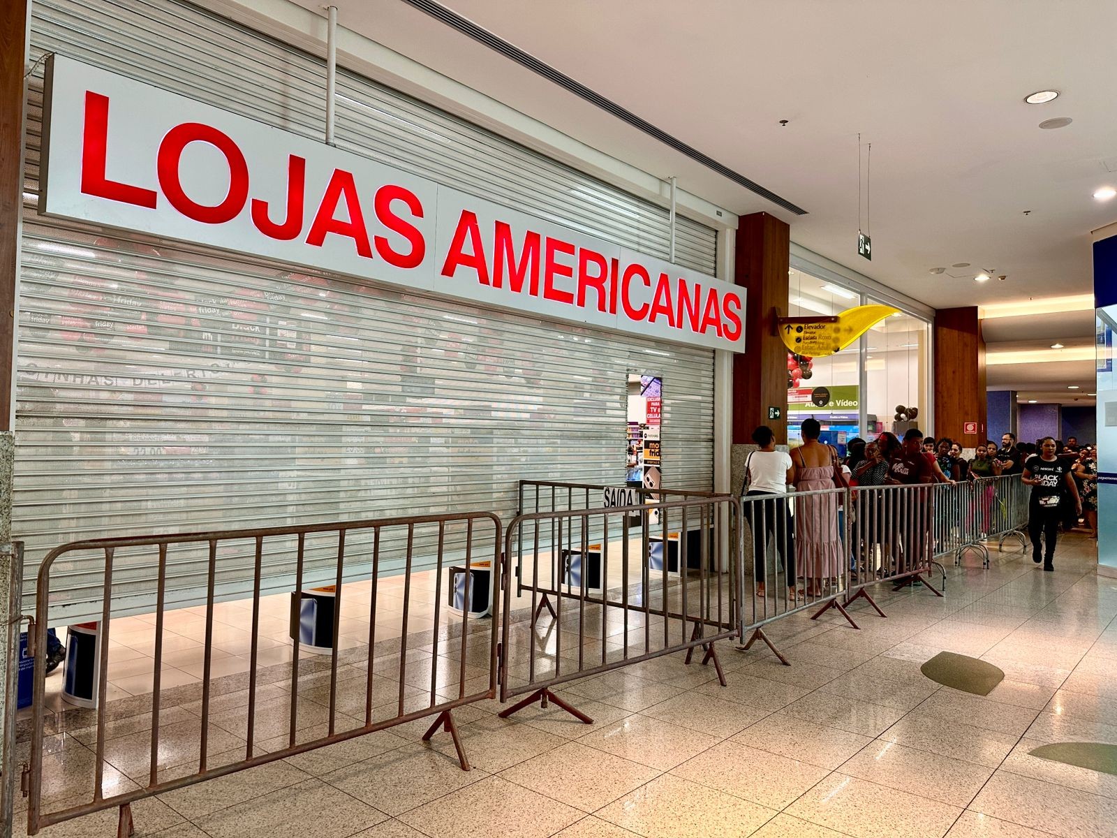 Black Friday: shoppings de Salvador têm correria e filas de clientes em dia de promoções