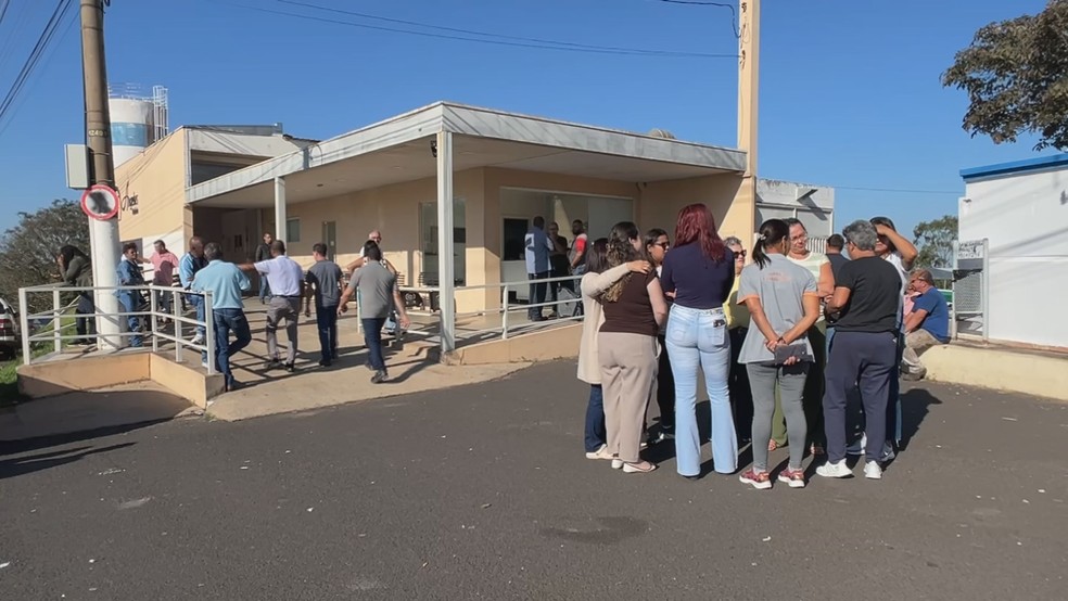 2 de 4
Corpo de funcion&aacute;rio que morreu em explos&atilde;o em f&aacute;brica &eacute; sepultado em Pompeia &mdash; Foto: TV TEM/Reprodu&ccedil;&atilde;o