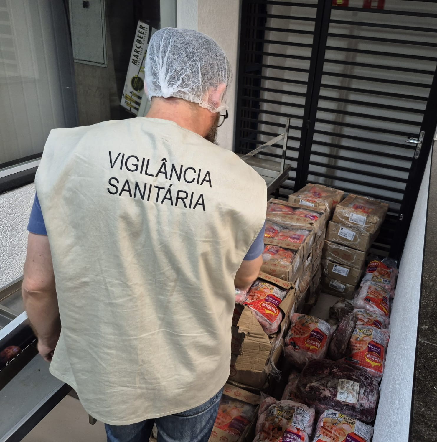 Restaurante de Suzano é interditado após Vigilância Sanitária encontrar 1,5 tonelada de alimentos vencidos