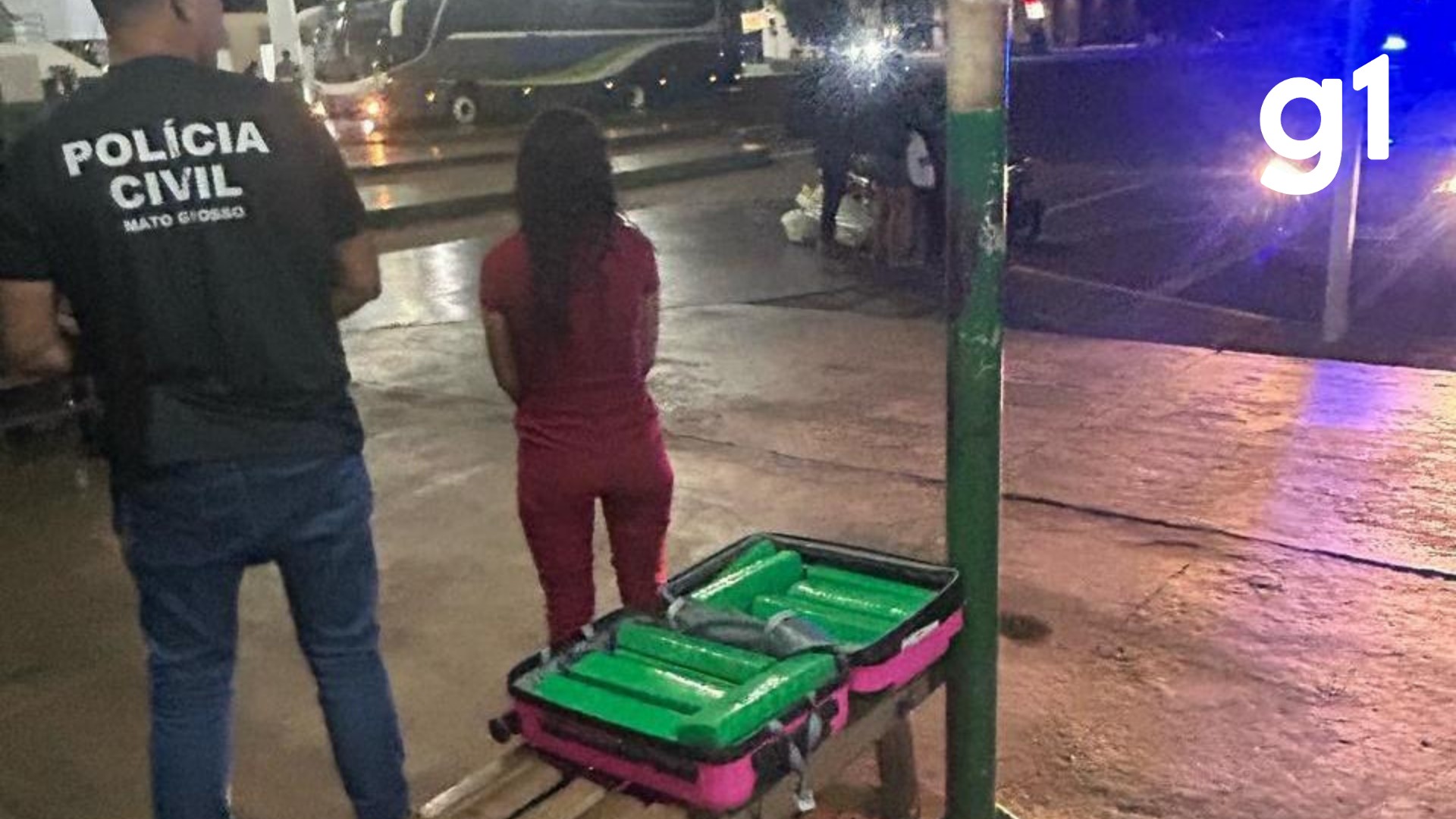 Mulher é presa após ser flagrada com 16 tabletes de droga na mala em rodoviária de MT