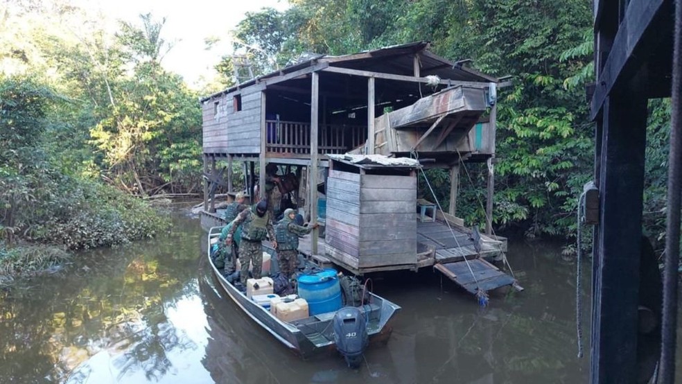Draga do garimpo ilegal no Vale do Javari, no Amazonas  — Foto: CMA