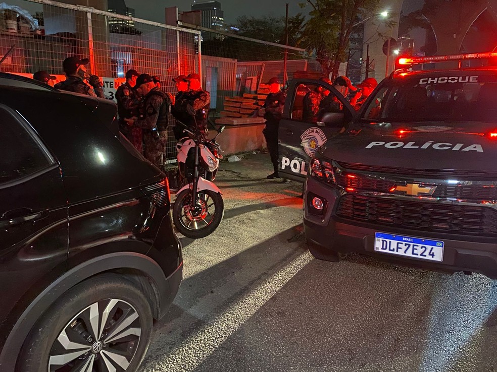 Polícia Militar atendeu à ocorrência na Avenida Jornalista Roberto Marinho. — Foto: Abraão Cruz/TV Globo