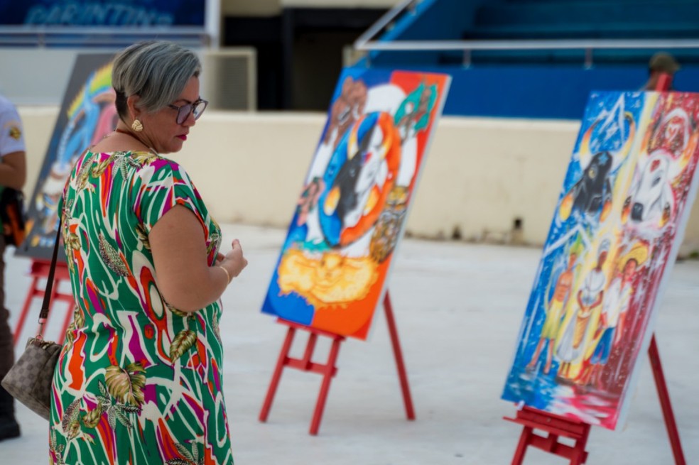 Obra “Parintins, a Cor da Minha Raça” é escolhida como tela oficial do Festival de Parintins 2026. — Foto: Sidney Simas/SECOM