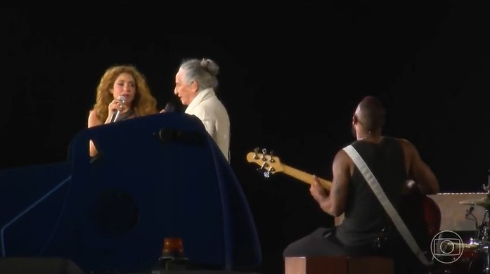 Maria Bethânia ensaia com Shakira para megashow em Copacabana
