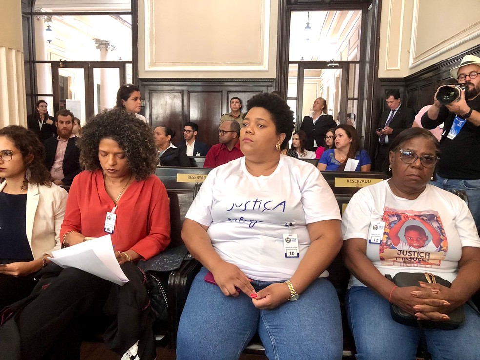 Mirtes Renata, mãe de Miguel, e Marta Maria, avó da criança — Foto: Augusto César/TV Globo