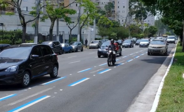 Prefeitura de SP confirma quatro mortes de motociclistas em duas avenidas após implementação da faixa azul