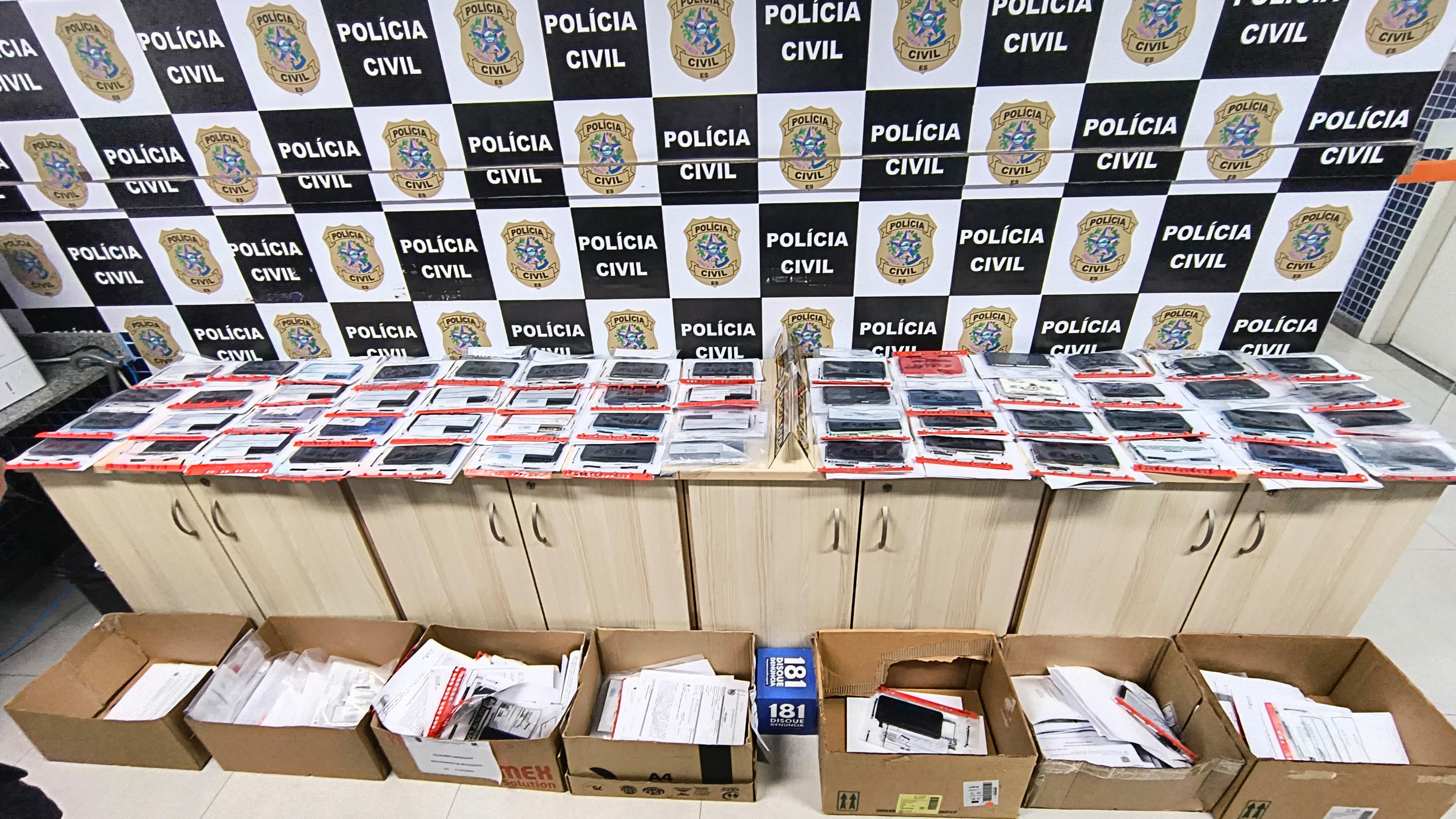 Polícia notifica pessoas com celulares roubados e recupera 384 aparelhos em 3 meses; saiba como conseguir de volta