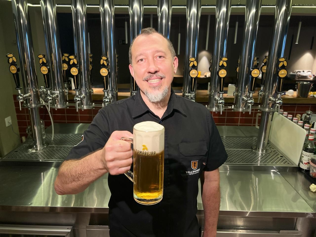 Chopps estilo alemão são criados com apoio da inteligência artificial em bar no interior de SP: 'Ferramenta facilitadora', diz mestre 