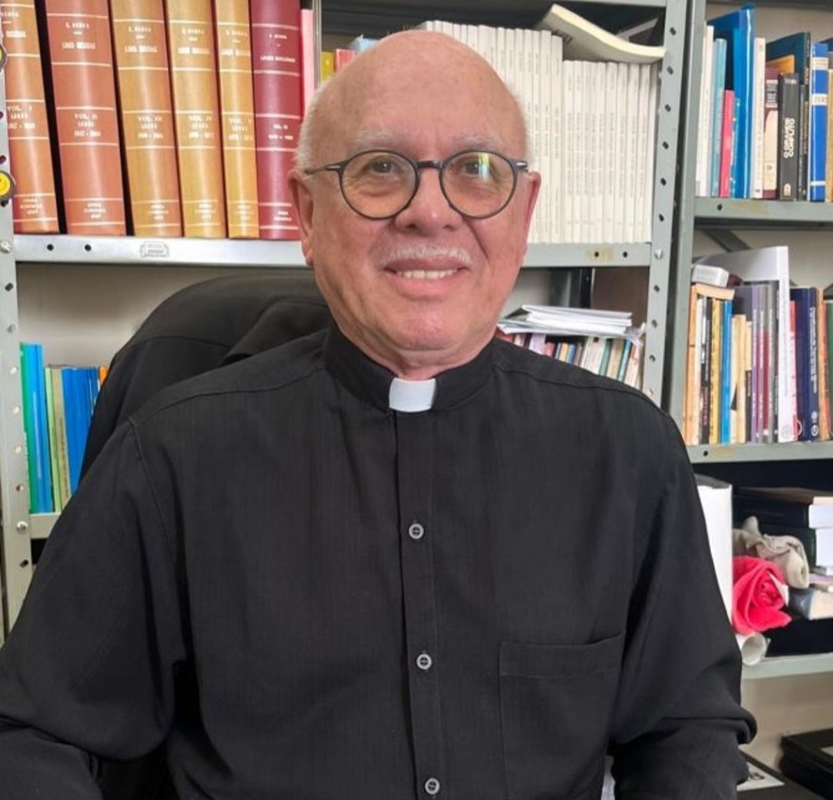 Padre mineiro que estudou com Leão XIV em Roma prevê como será o novo papado: 'Bastante presente e próximo do povo'