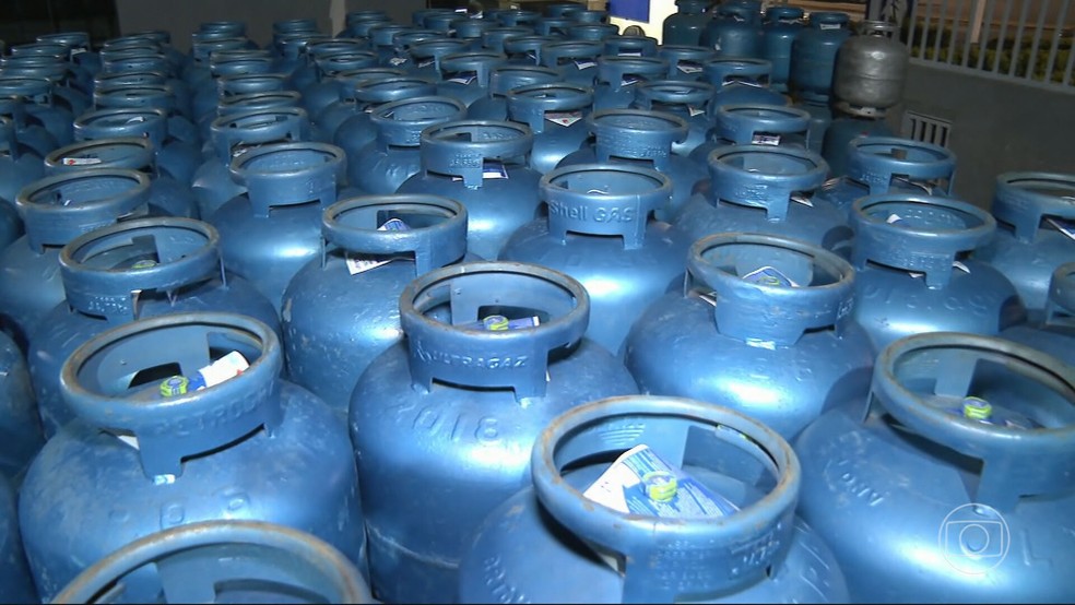 Governo lança novo 'Gás do Povo', programa que vai oferecer botijão de gás gratuito — Foto: Reprodução/Bom Dia Brasil