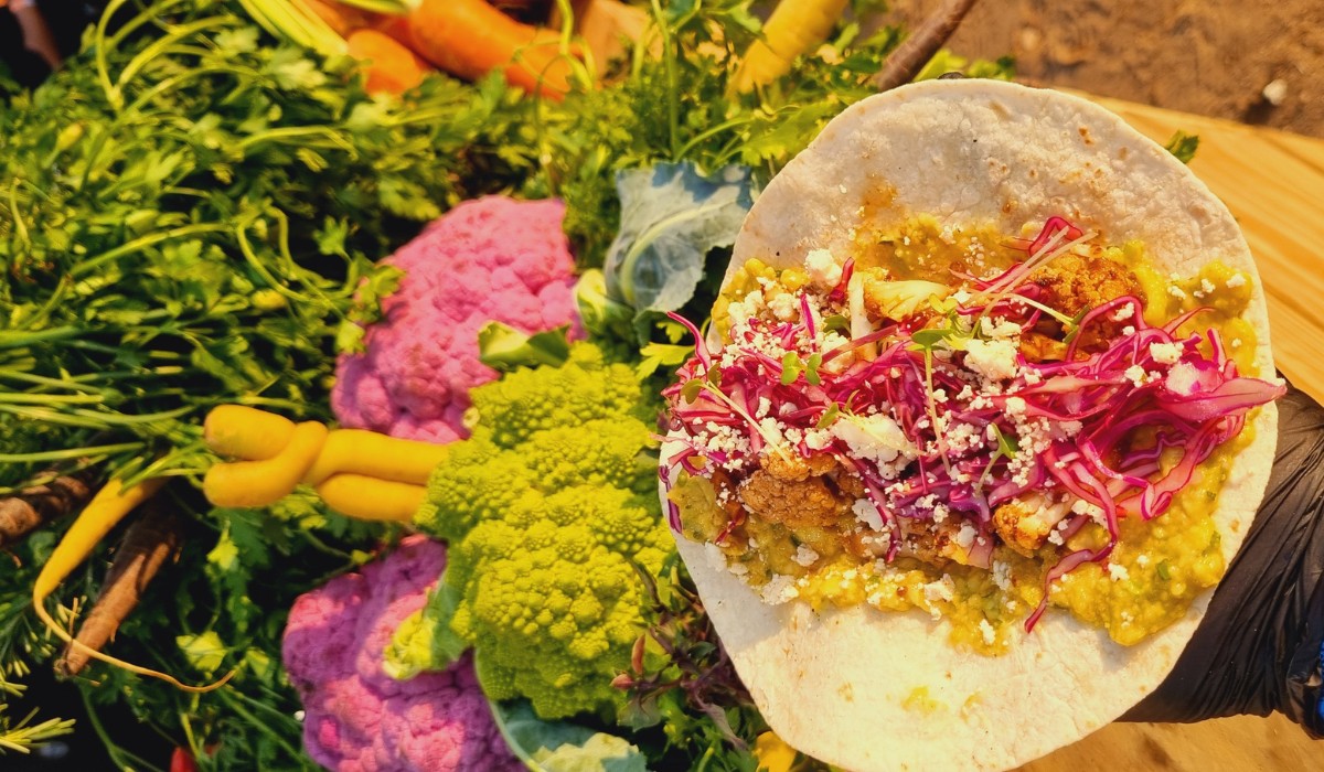 Taco de couve-flor, pesto e hummus: o churrasco sem carne que virou destaque em evento tradicional