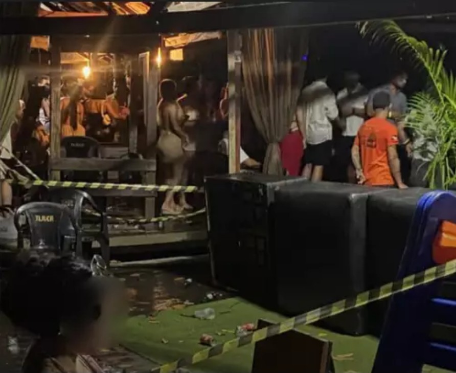 Estrutura de restaurante de ilha em área de preservação cede durante festa de música eletrônica em Belém