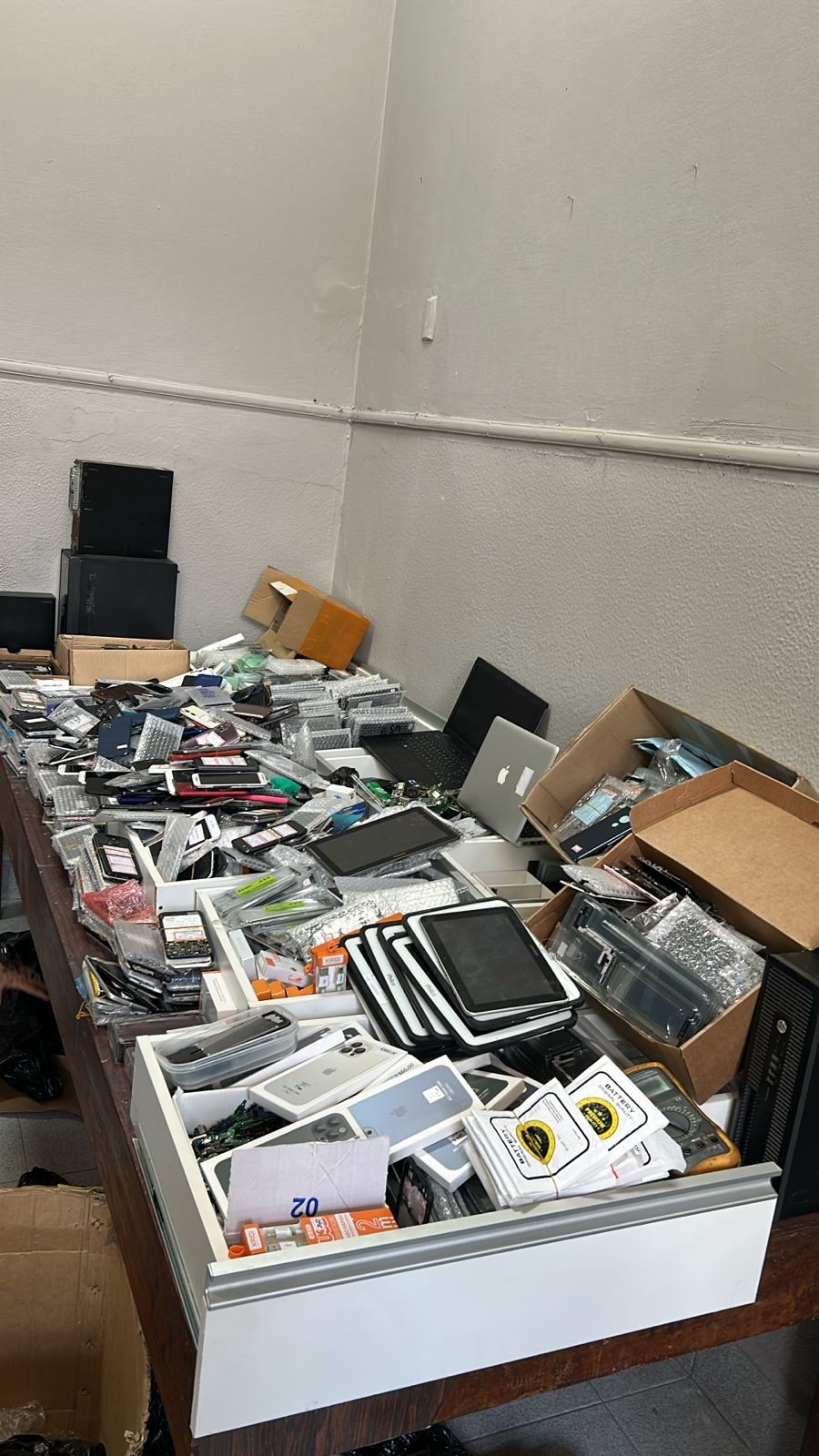 Programa da polícia recupera quase 16 mil celulares e devolve mais de 5 mil aparelhos a vítimas entre junho e novembro, diz SSP