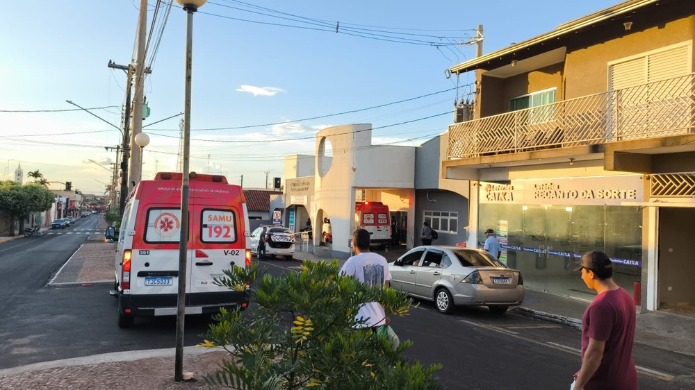 Valentim Gentil - SP: Motorista bêbado e com CNH suspensa capota carro e deixa enteada de 10 anos em estado grave