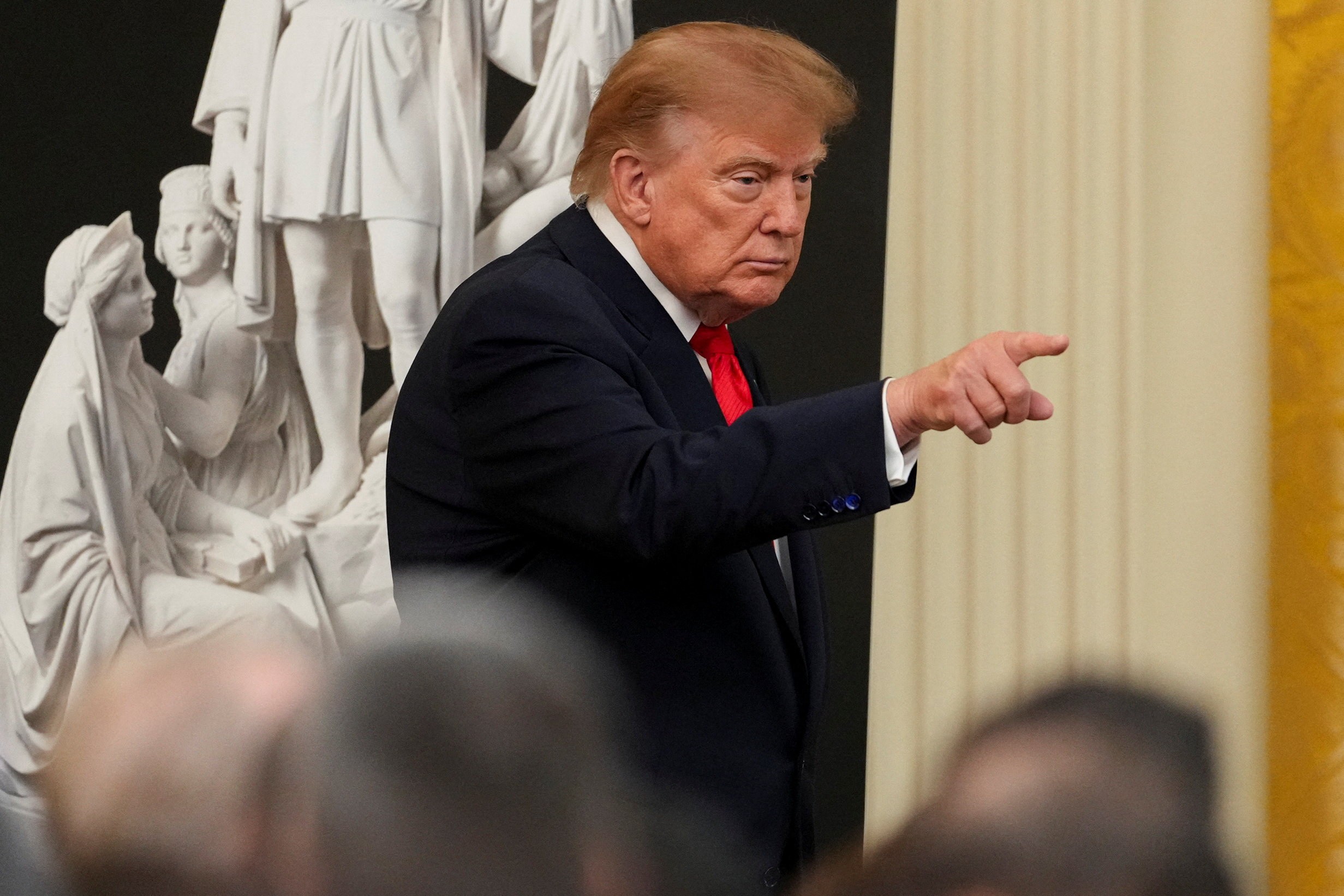 Ex-militar é 'maníaco' e 'merece' ser executado por fuzilamento, diz Trump; EUA planejam transmitir ao vivo