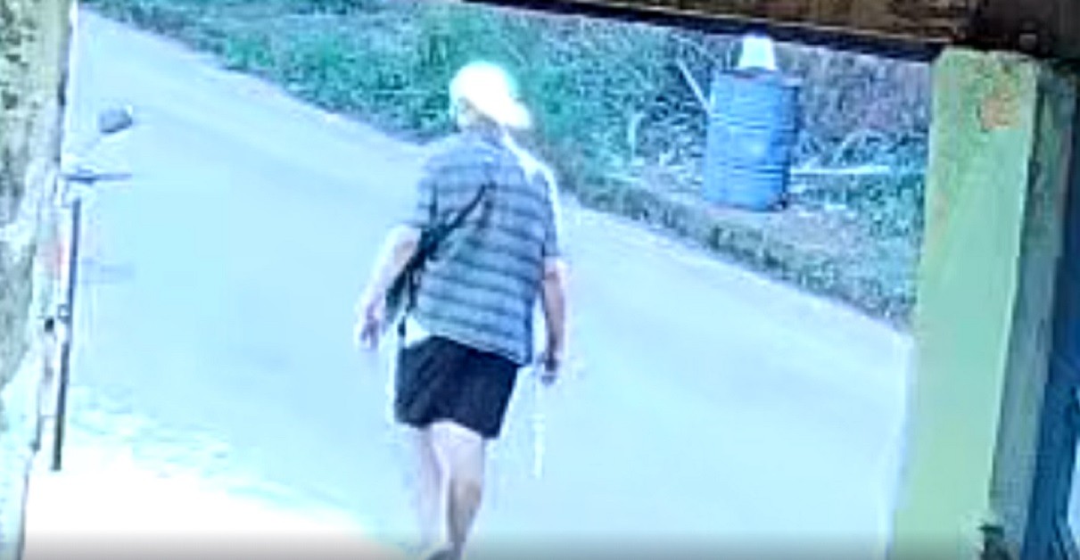 Câmeras mostram movimentação de homem que matou pessoas a facadas em MG