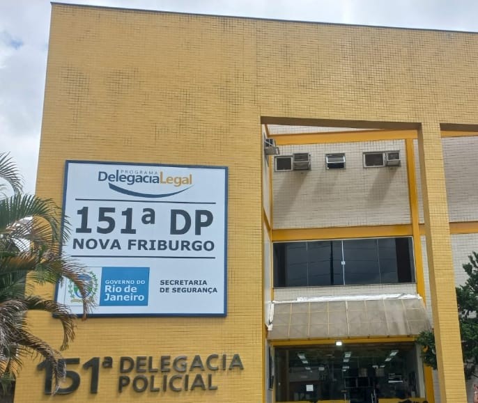  Dois homens são presos suspeitos de tráfico de drogas em Nova Friburgo