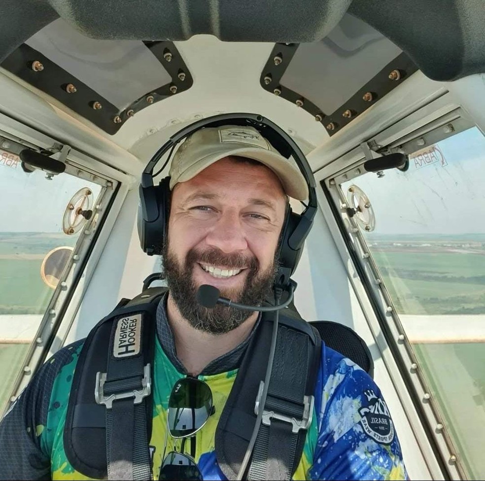 Piloto que morreu na queda do avião agrícola em Palestina (SP) tinha 48 anos — Foto: Arquivo pessoal