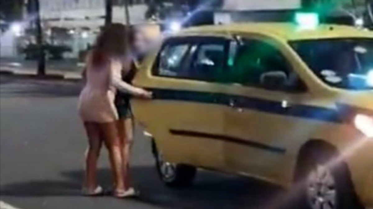 Britânico largado dopado em Ipanema ficou 10 minutos desacordado na areia e foi salvo por entregador