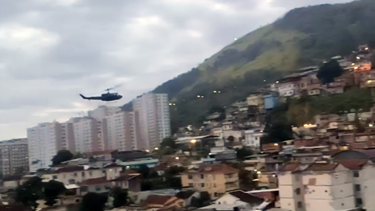 Polícia Civil faz operação contra o Comando Vermelho no Complexo do Lins