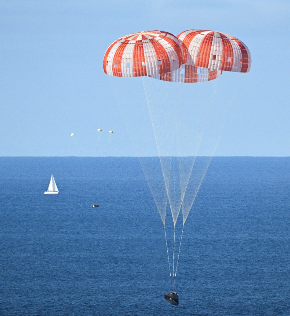 Orion amerissa no Oceano Pacífico perto de San Diego, Califórnia — Foto: NASA/Josh Valcarcel