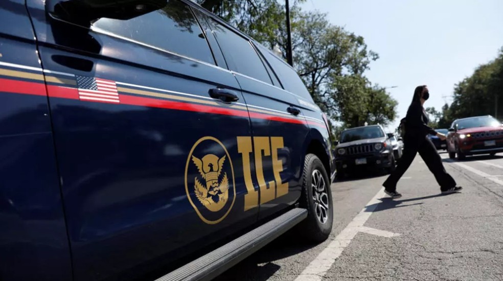 Carro de patrulha da ICE procura imigrantes ilegais nas ruas dos Estados Unidos (imagem ilustrativa) — Foto: Octavio Jones/Reuters