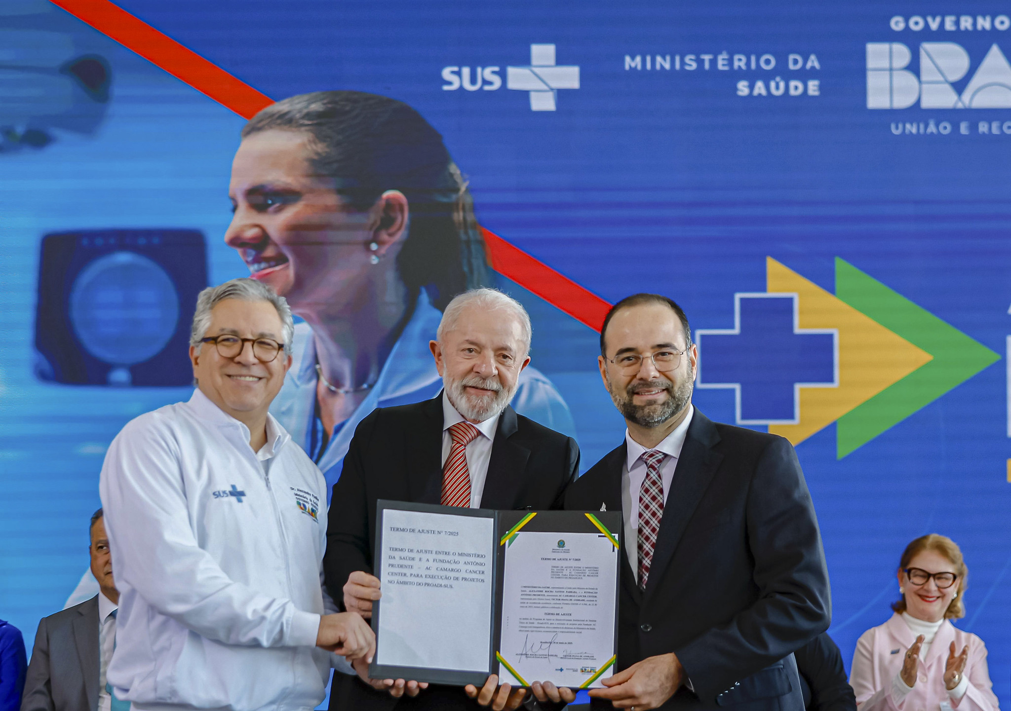 Governo lança programa para tentar reduzir espera por médicos especialistas no SUS