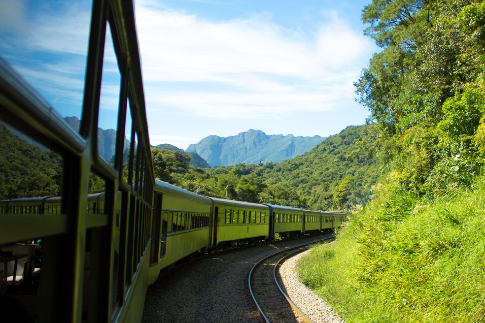Passeio de trem Curitiba-Litoral — Foto: Reprodução/Serra Verde Express