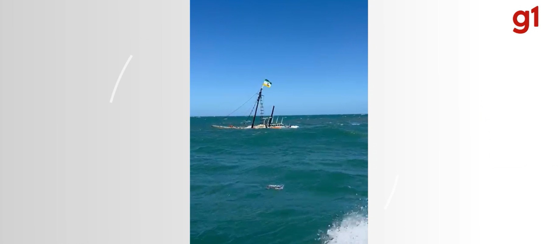 Cinco são resgatados de escuna turística antes de naufrágio perto de praia no Sul de SC; vídeo