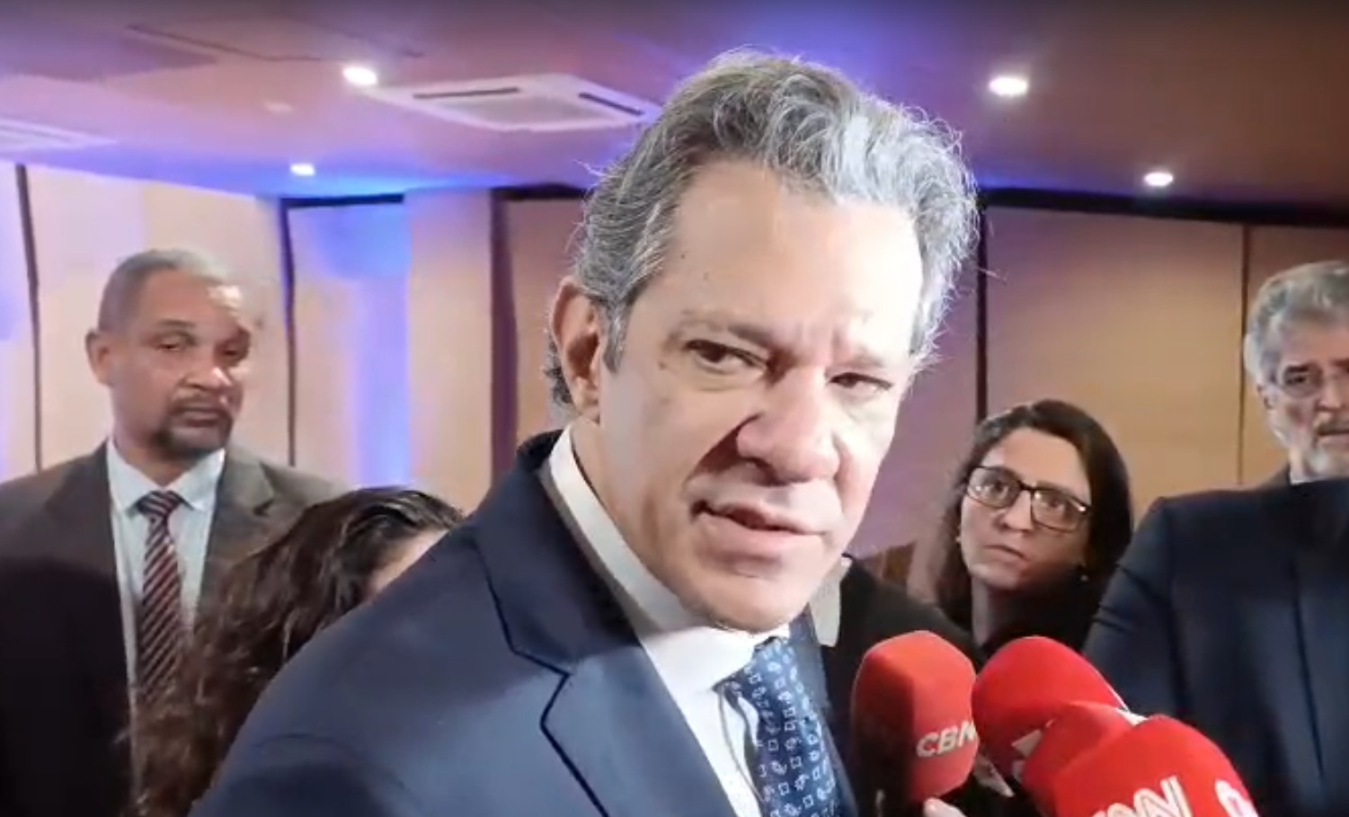 Haddad diz que motorista foi abordado por PMs com fuzis após deixá-lo em casa em SP
