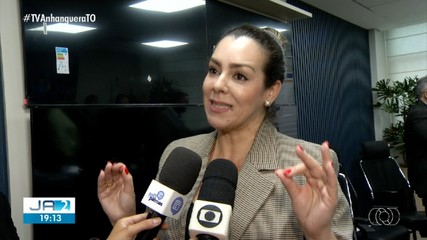 Prefeita explica sobre atraso da decoração de natal em Palmas