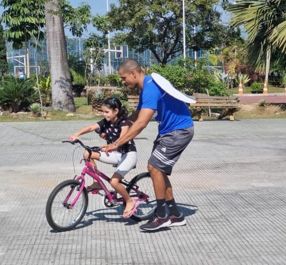 Em 12 anos, voluntários do Bike Anjo ES ensinam mais de 2.500 pessoas a andar de bicicleta no Espírito Santo — Foto: Bike Anjo ES/Reprodução