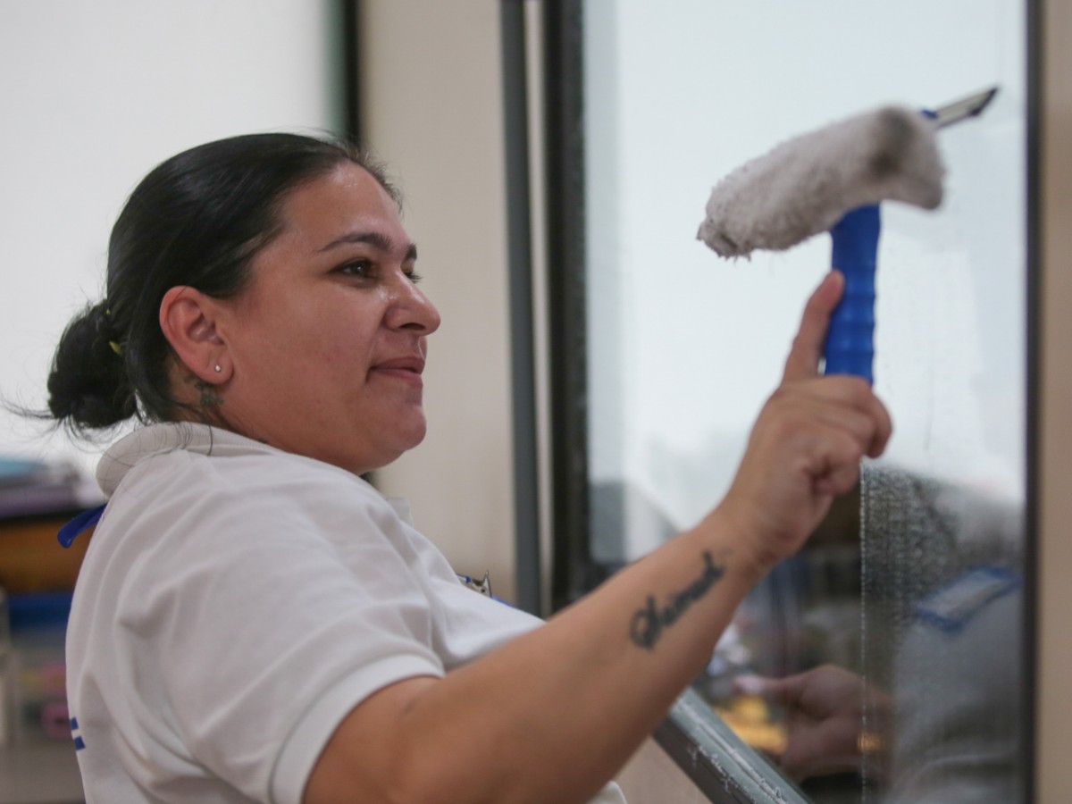 Praia Grande abre 300 vagas para programa com bolsa-auxílio, trabalho e curso; veja como se inscrever