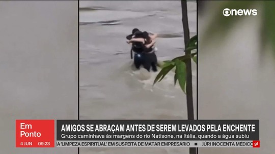 VÍDEO: Amigos se abraçam antes de serem arrastados por enchente em rio na Itália - Programa: GloboNews em Ponto 