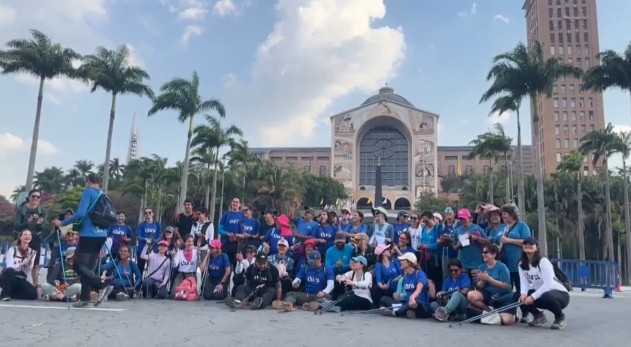 Mulheres que têm ou tiveram câncer de mama chegam à Aparecida após três dias de romaria