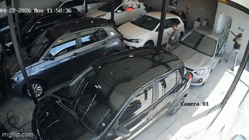 Dono de loja tem joias de R$ 100 mil roubadas durante assalto em Contagem; VÍDEO