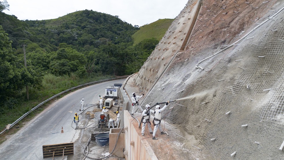 Contenção de concreto na serra de Paracambi — Foto: Divulgação DER-RJ