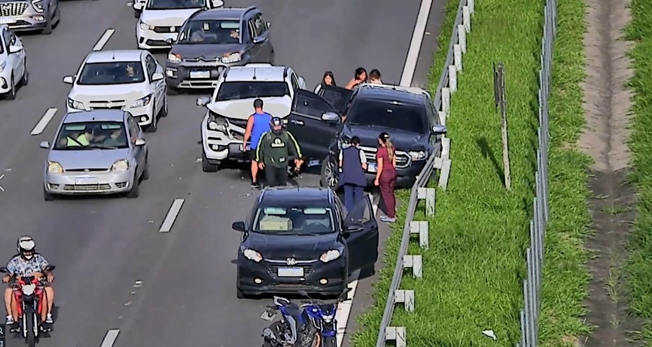 Engavetamento causa lentidão na Rodovia D. Pedro I, em Campinas