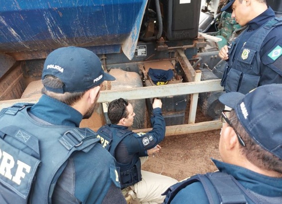 PRF autua 13 caminhoneiros por crime ambiental durante operação contra poluição no Piauí — Foto: Divulgação /PRF-PI