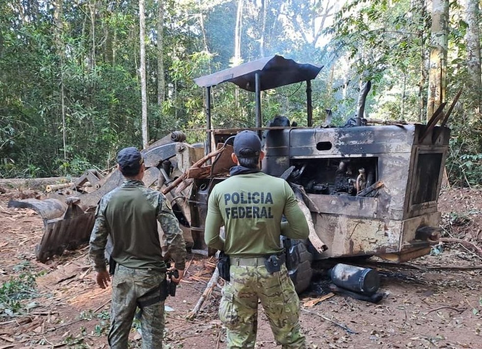 PF destrói equipamentos utilizados para crimes ambientais em Terras Indígenas de Rondônia — Foto: PF/Divulgação