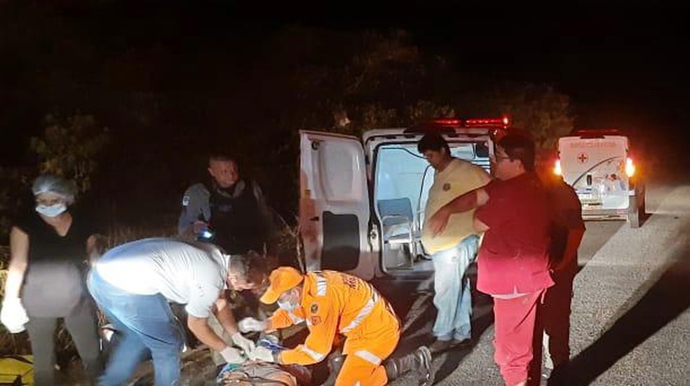 Dois homens têm pernas amputadas em acidente em rodovia da região Seridó — Foto: Cedida