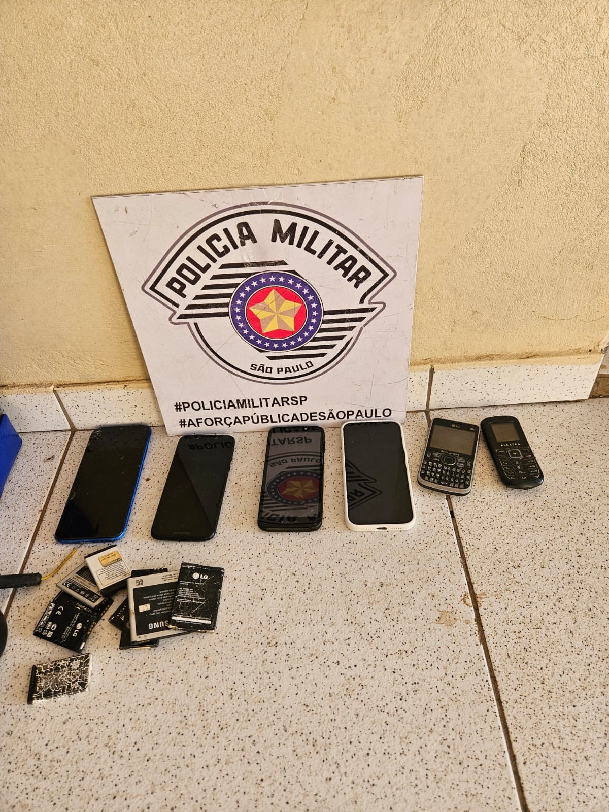 PM de Limeira prende homem por violência doméstica e flagra TVs, celulares, notebook e videogame furtados na casa do suspeito