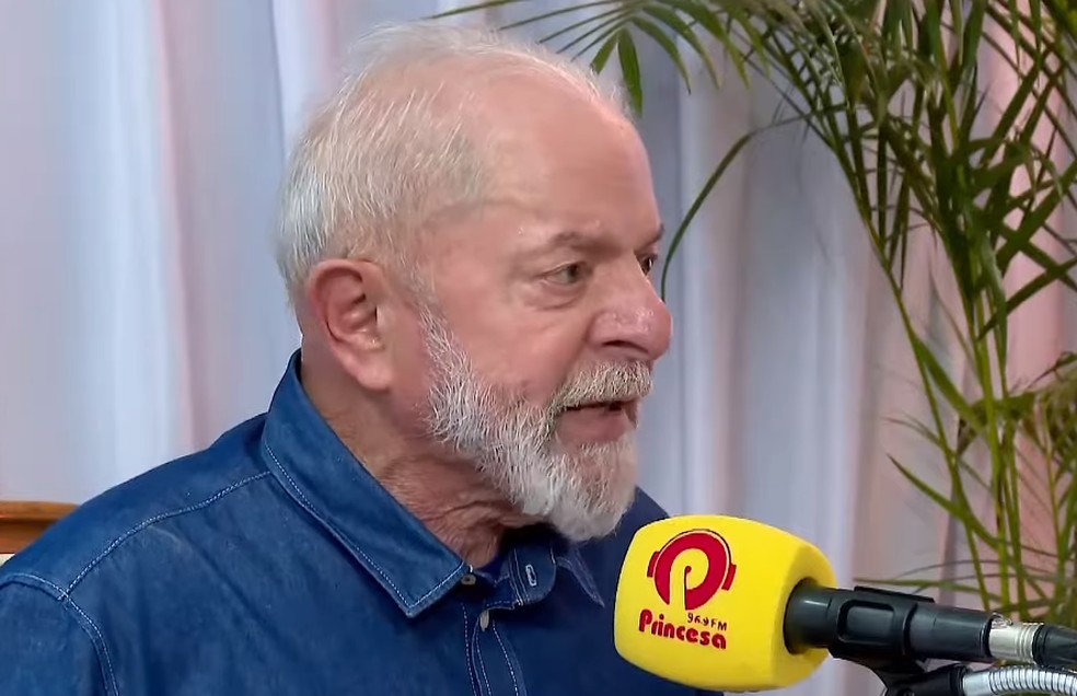 Lula concede entrevista à rádio de Feira de Santana, na Bahia. — Foto: Reprodução/ CanalGov